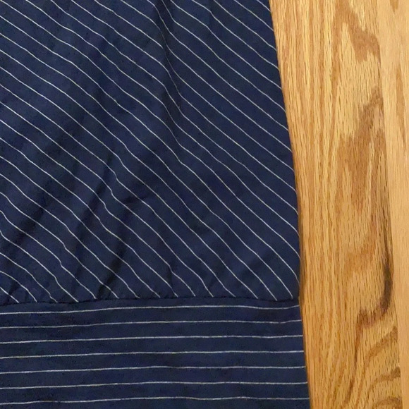 Gap tank top in navy and white pinstripe pattern size small banded bottom‎ hem S - Picture 6 of 7